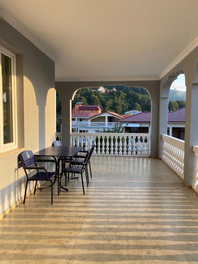 Beliy Dom Hotel Kvariati Exterior foto