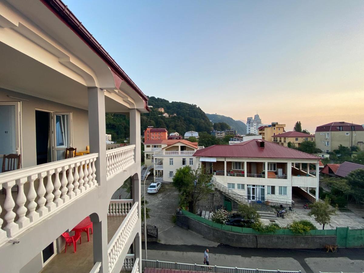Beliy Dom Hotel Kvariati Exterior foto
