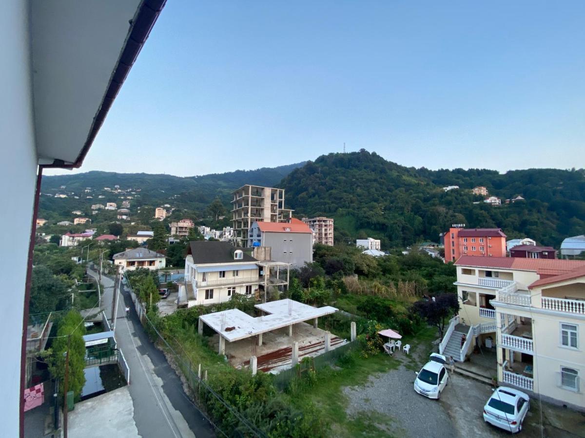Beliy Dom Hotel Kvariati Exterior foto