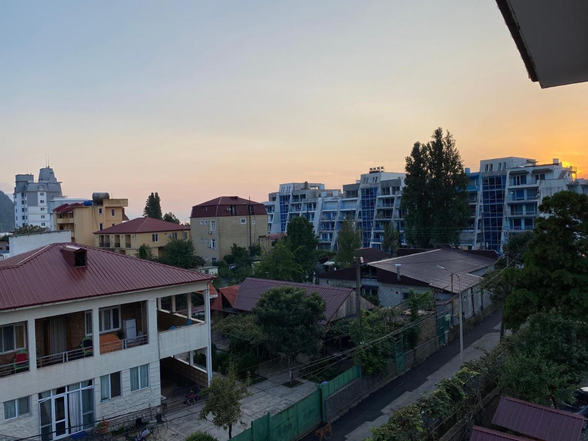 Beliy Dom Hotel Kvariati Exterior foto