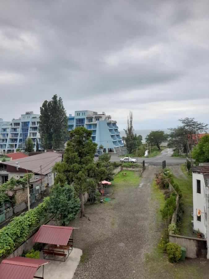 Beliy Dom Hotel Kvariati Exterior foto