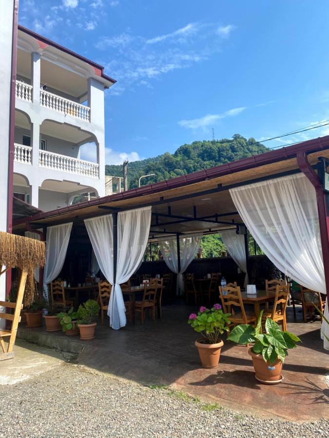 Beliy Dom Hotel Kvariati Exterior foto