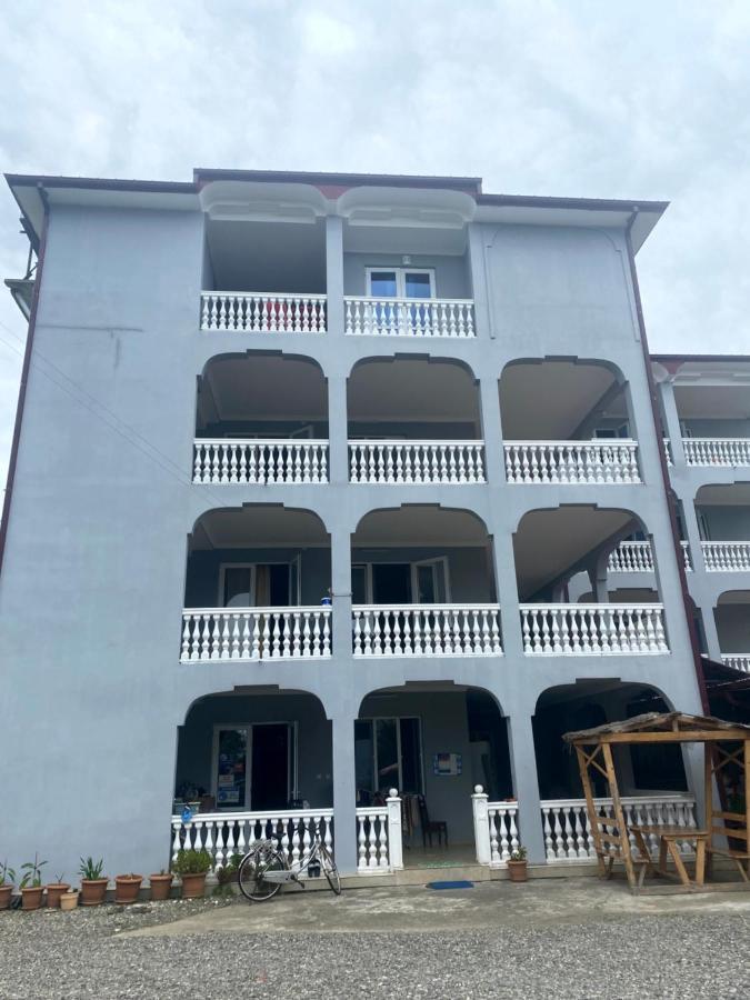 Beliy Dom Hotel Kvariati Exterior foto