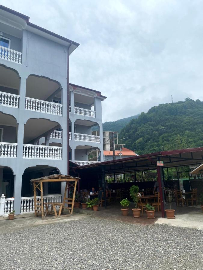 Beliy Dom Hotel Kvariati Exterior foto