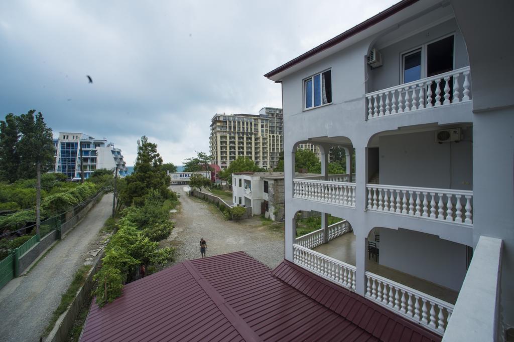Beliy Dom Hotel Kvariati Exterior foto
