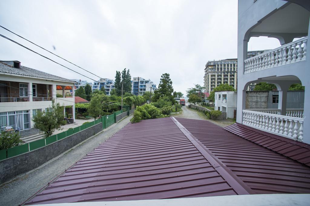 Beliy Dom Hotel Kvariati Exterior foto